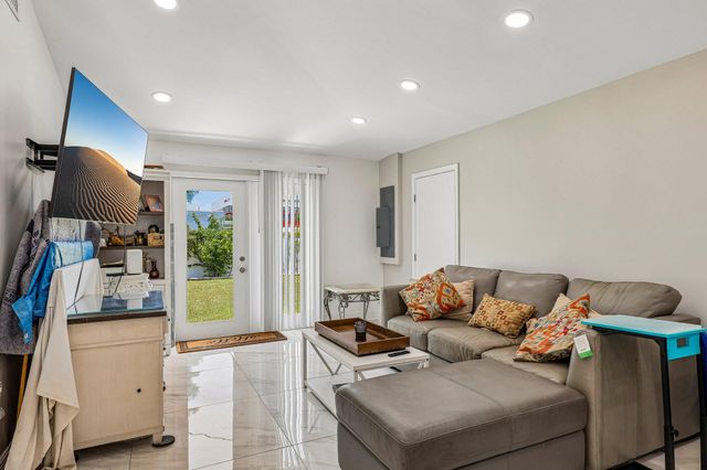 2001 N 22ND Avenue, Hollywood, FL 33020