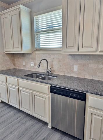 7701 SW Marshall DR, Lawton, OK 73505