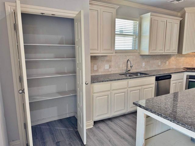 7701 SW Marshall DR, Lawton, OK 73505