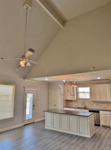 7701 SW Marshall DR, Lawton, OK 73505