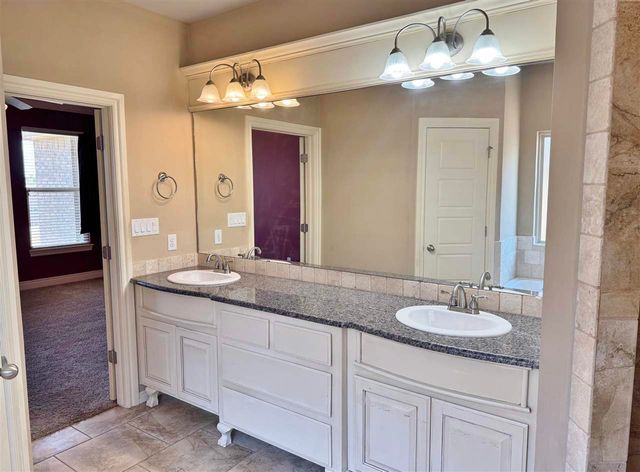 7701 SW Marshall DR, Lawton, OK 73505