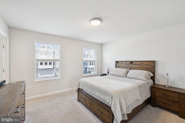 18255 SUMMIT POINTE DR, Triangle, VA 22172