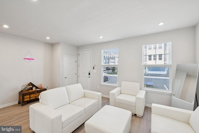 18255 SUMMIT POINTE DR, Triangle, VA 22172