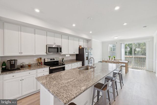 18255 SUMMIT POINTE DR, Triangle, VA 22172