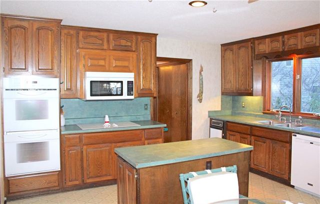 1128 NE 97th Place, Kansas City, MO 64155