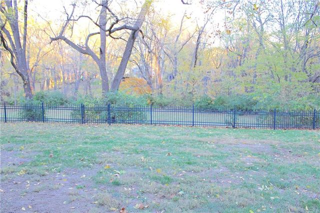 1128 NE 97th Place, Kansas City, MO 64155