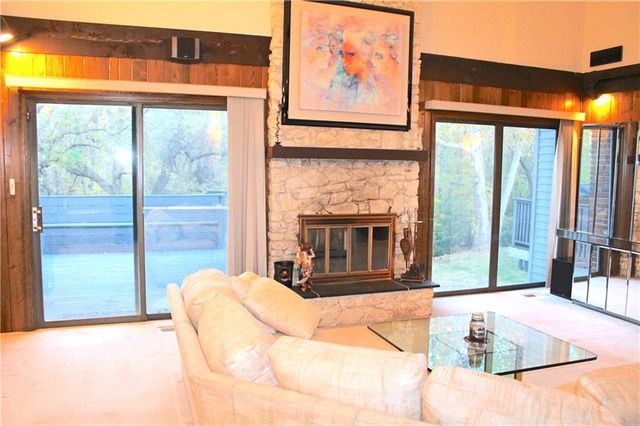 1128 NE 97th Place, Kansas City, MO 64155