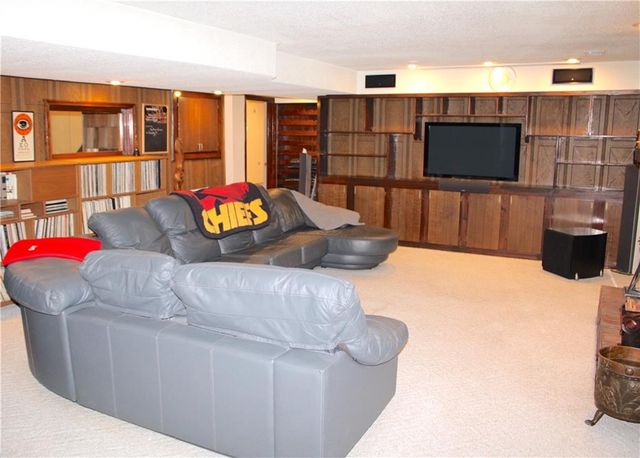 1128 NE 97th Place, Kansas City, MO 64155