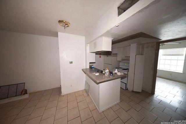 170 De Chantle Rd Apt 709, San Antonio, TX 78201