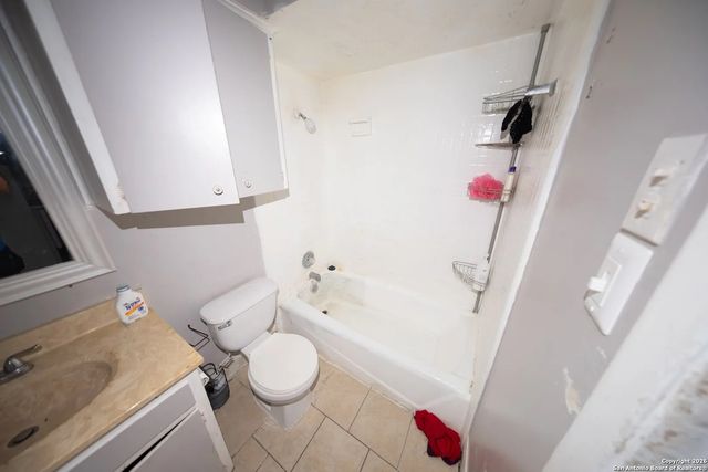 170 De Chantle Rd Apt 709, San Antonio, TX 78201