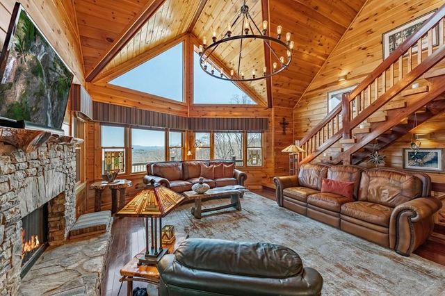 218 Chickadee Drive, Blue Ridge, GA 30513