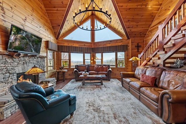 218 Chickadee Drive, Blue Ridge, GA 30513