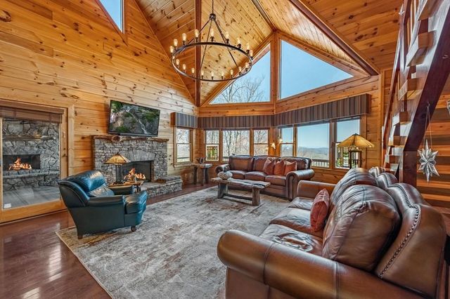 218 Chickadee Drive, Blue Ridge, GA 30513