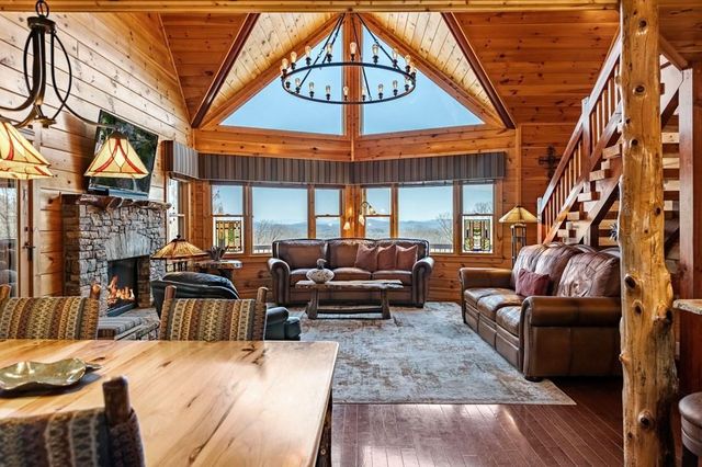 218 Chickadee Drive, Blue Ridge, GA 30513