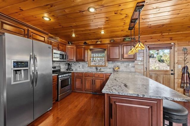 218 Chickadee Drive, Blue Ridge, GA 30513