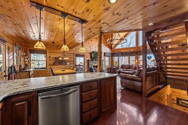 218 Chickadee Drive, Blue Ridge, GA 30513