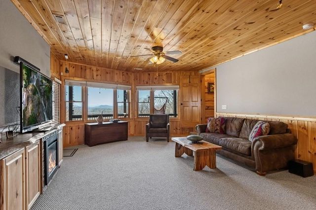 218 Chickadee Drive, Blue Ridge, GA 30513