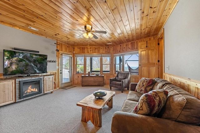 218 Chickadee Drive, Blue Ridge, GA 30513