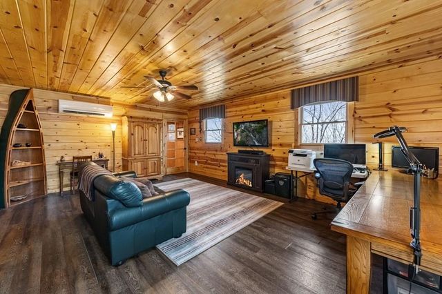 218 Chickadee Drive, Blue Ridge, GA 30513