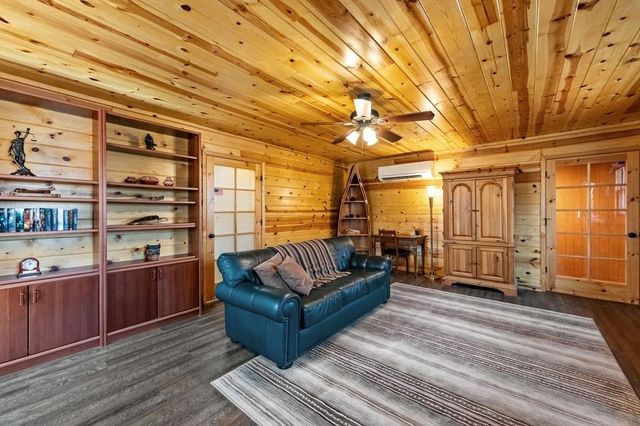 218 Chickadee Drive, Blue Ridge, GA 30513