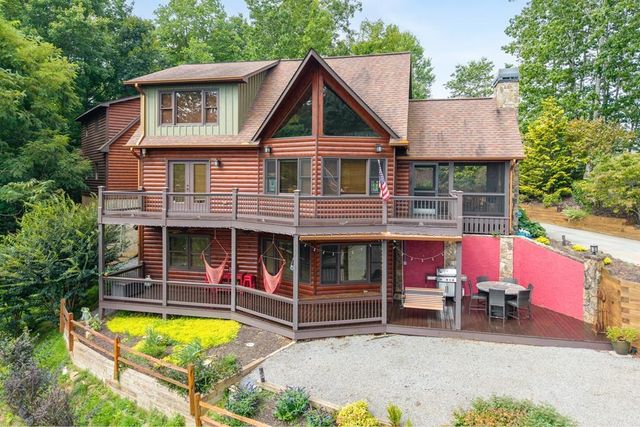 218 Chickadee Drive, Blue Ridge, GA 30513