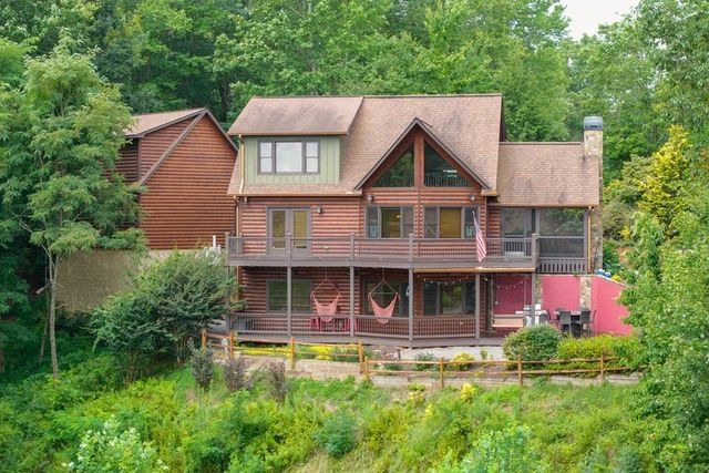 218 Chickadee Drive, Blue Ridge, GA 30513