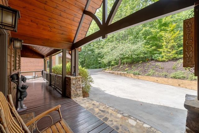 218 Chickadee Drive, Blue Ridge, GA 30513