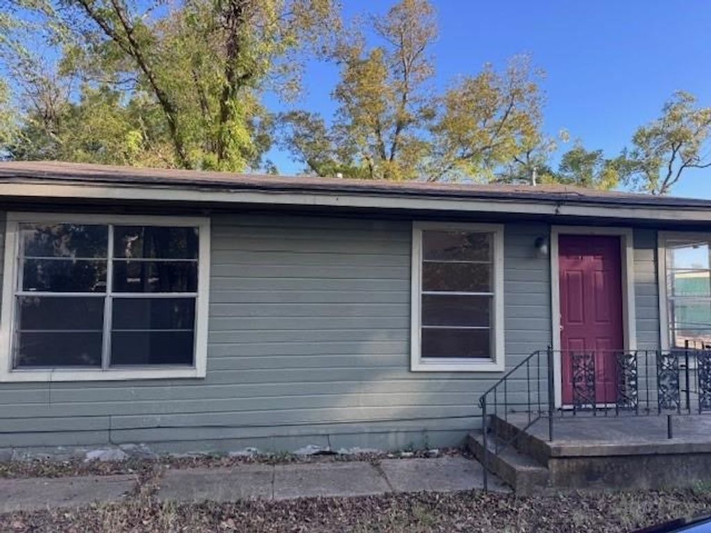 1343 HILLARD, Paris, TX 75460