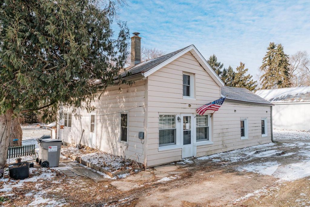 N6335 County Road E, Oconomowoc, WI 53066