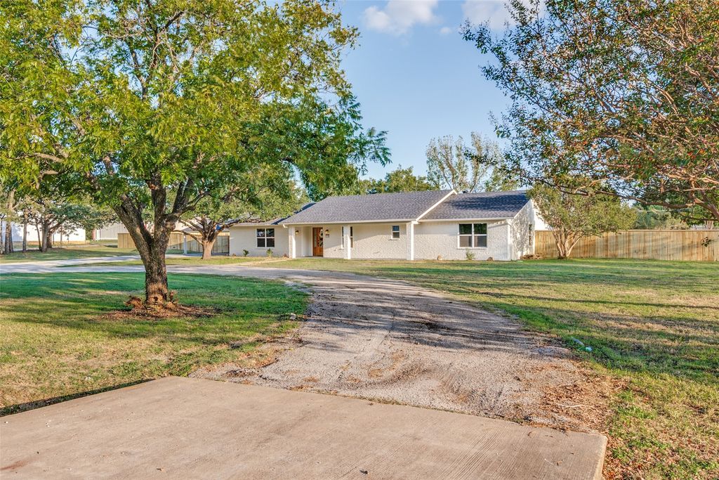 119 Wildwood Court, Mansfield, TX 76063 — exterior
