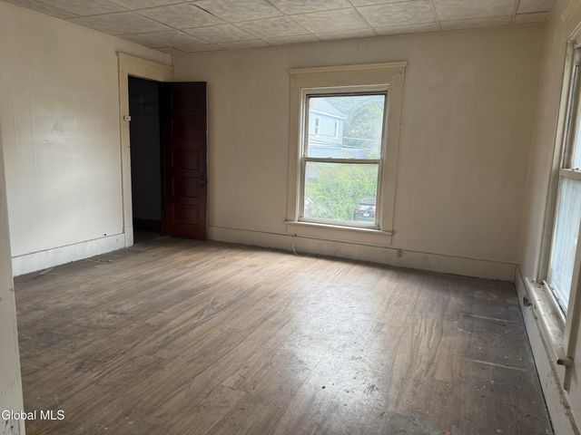 7 Vanwyck Street, Gloversville, NY 12078