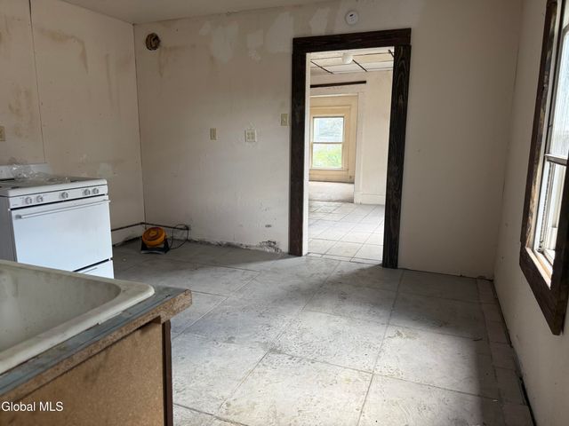 7 Vanwyck Street, Gloversville, NY 12078