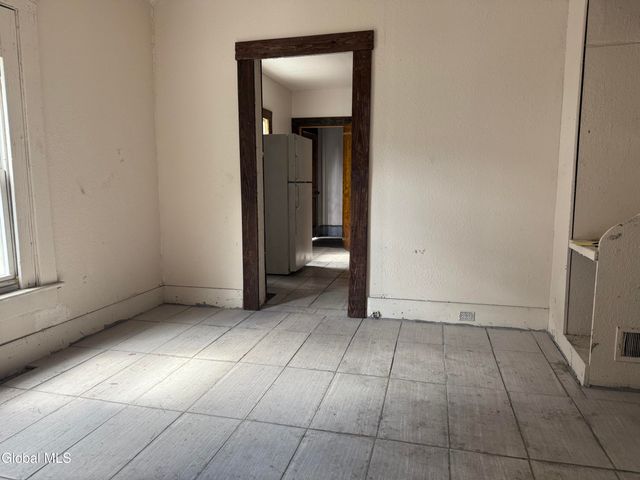 7 Vanwyck Street, Gloversville, NY 12078