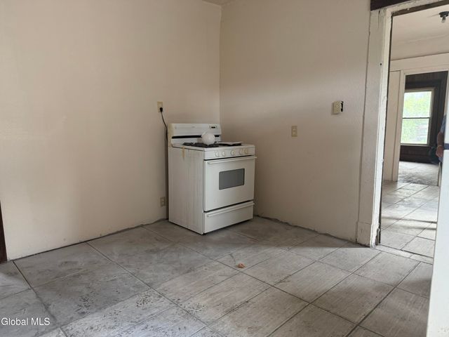 7 Vanwyck Street, Gloversville, NY 12078