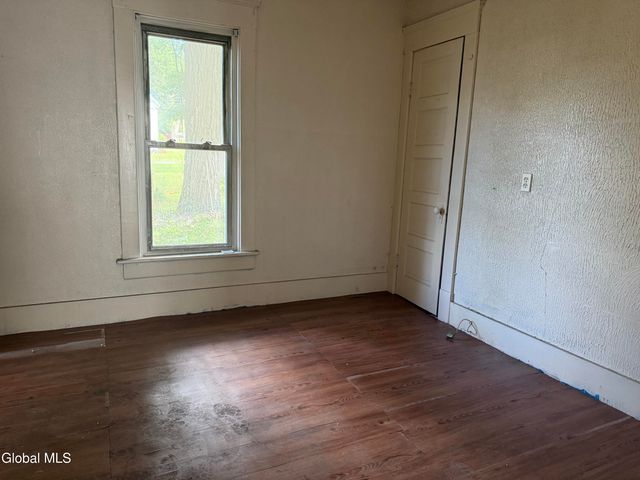 7 Vanwyck Street, Gloversville, NY 12078