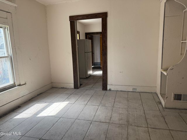 7 Vanwyck Street, Gloversville, NY 12078