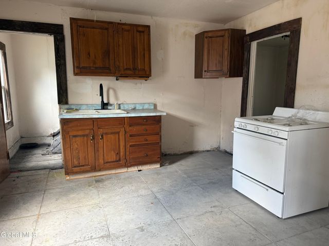 7 Vanwyck Street, Gloversville, NY 12078