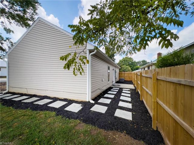 865 Ridgeview Avenue, Winston-salem, NC 27127
