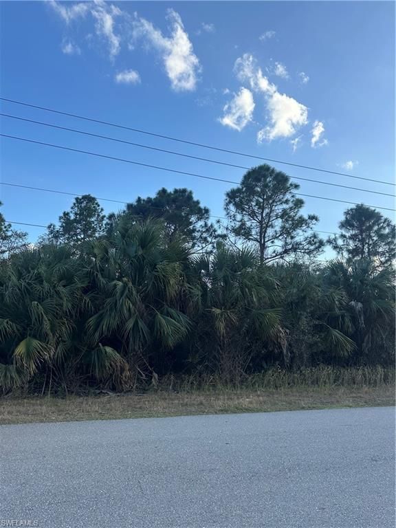 665 Woodcrest DR, LEHIGH ACRES, FL 33972 — exterior
