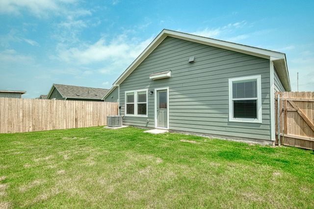 1123 Catfish LN, Bastrop, TX 78602