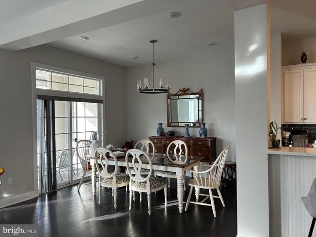 30 HAMILTON DR, Cranbury, NJ 08512