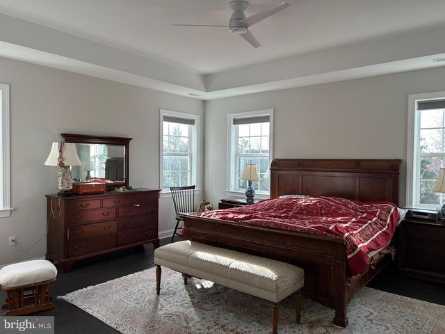 30 HAMILTON DR, Cranbury, NJ 08512