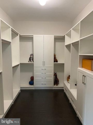 30 HAMILTON DR, Cranbury, NJ 08512