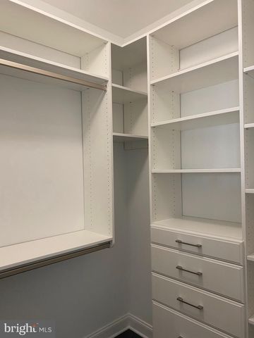 30 HAMILTON DR, Cranbury, NJ 08512