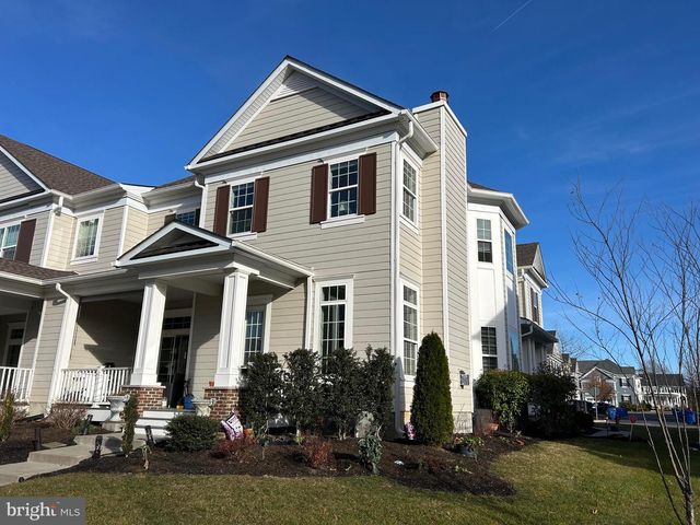 30 HAMILTON DR, Cranbury, NJ 08512