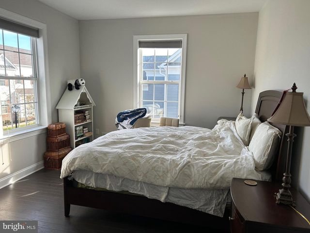 30 HAMILTON DR, Cranbury, NJ 08512