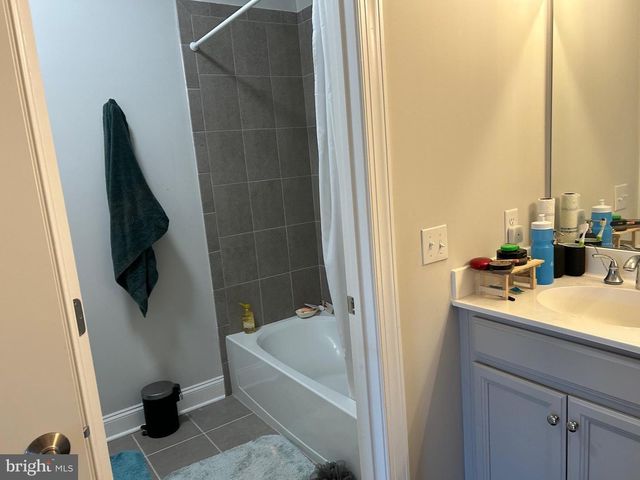 30 HAMILTON DR, Cranbury, NJ 08512