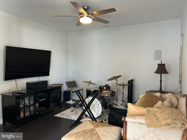 30 HAMILTON DR, Cranbury, NJ 08512