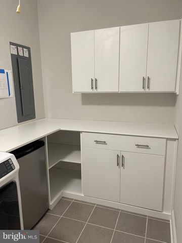 30 HAMILTON DR, Cranbury, NJ 08512