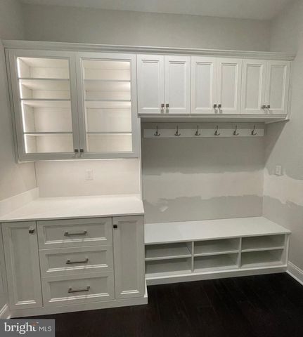 30 HAMILTON DR, Cranbury, NJ 08512